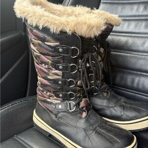 Women's Black and Camouflage Winter Boots 8